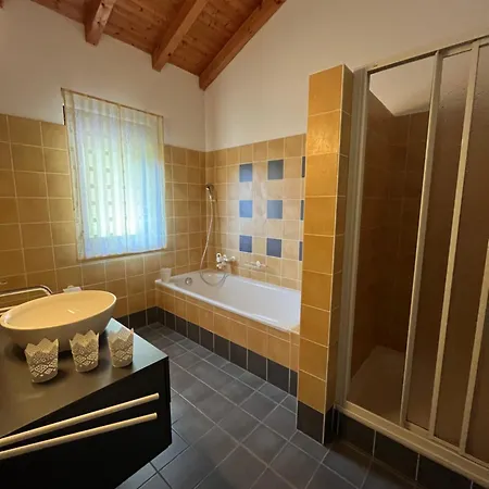Casa Miro' 度假居 Brione (Verzasca)